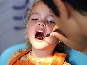 What should be done if a child's tooth is knocked out?